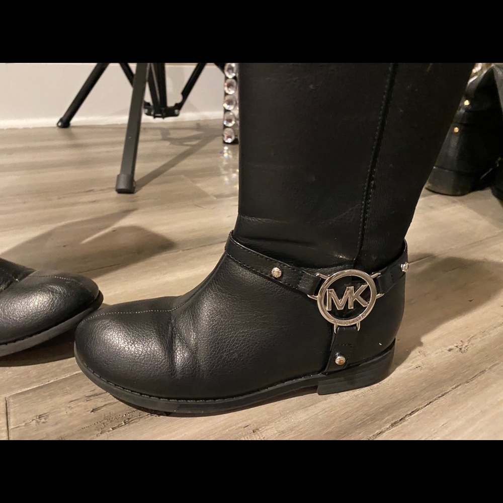 Size 13 boots.